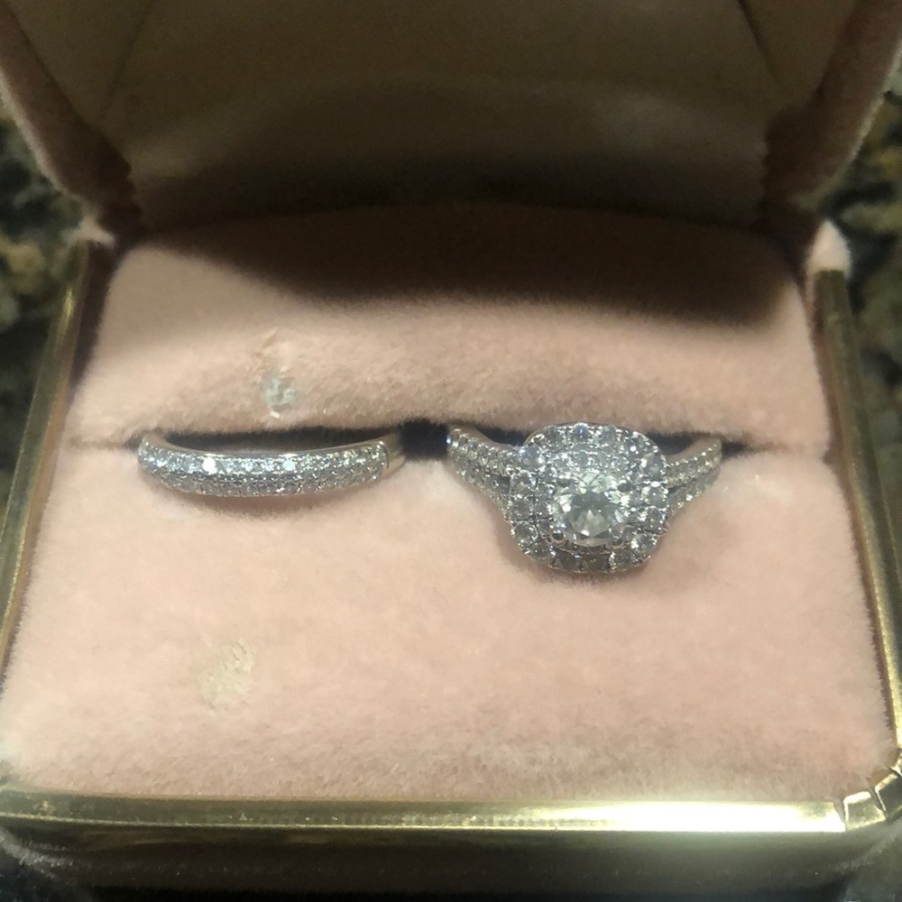Vera Wang engagement ring and wedding band